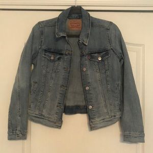 ❤️ Levi’s Jean Jacket